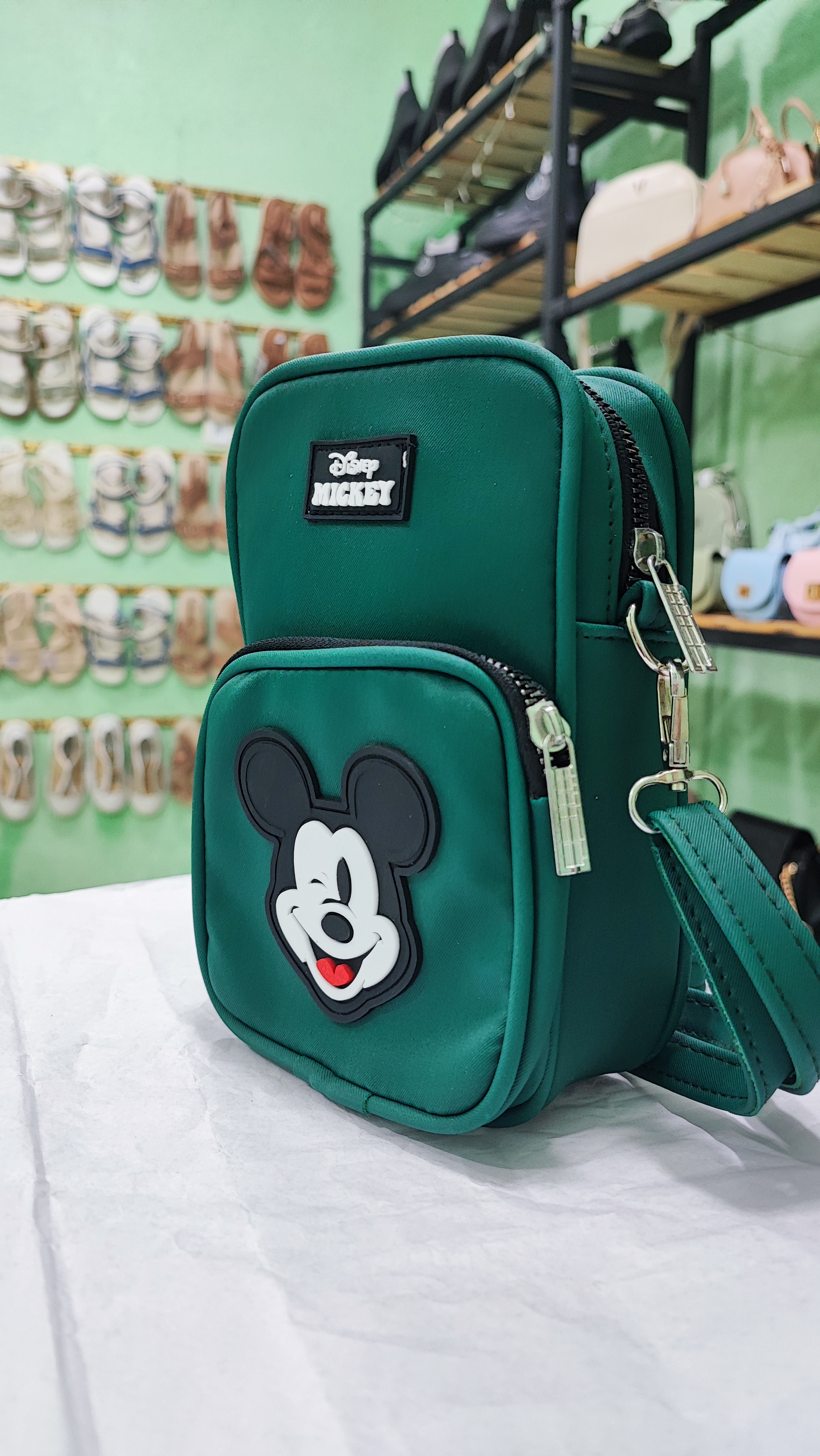 کیف دوشی  پاسپورتی دخترانه طرح عروسکی